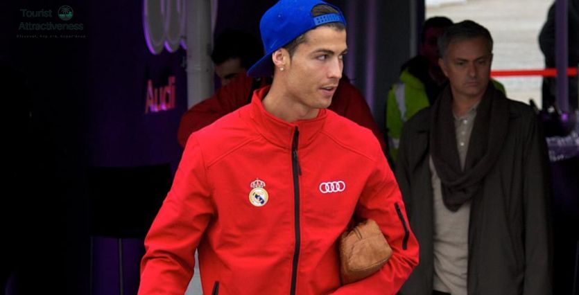 Cristiano Ronaldo Outfits He Wears While Traveling